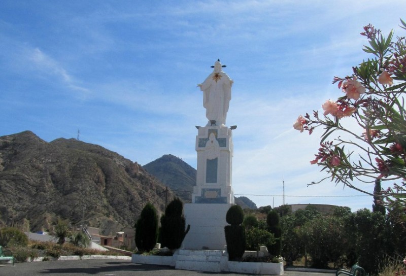 The castle, the image of the Sacred Heart of Jesus and the Lugar Alto in Abanilla