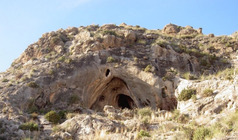 Walking in Sierra de la Cingla in Jumilla