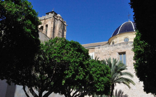 Orihuela, Parks, squares and an unusual lamp-post!