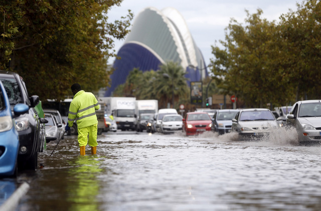 Extreme weather conditions leave trail of damage across Valencia Region