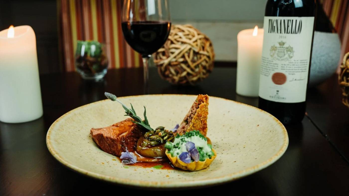 Palcos restaurant fine dining in Avileses by PickledPair