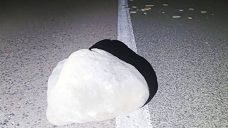 Expat endangers lives by placing HUGE rocks in the road in Murcia to avenge cat death