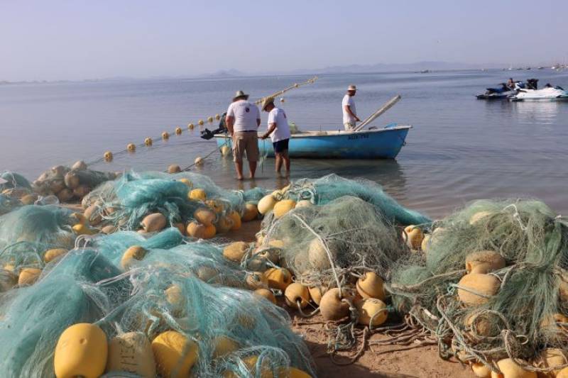 Jellyfish nets finally going up in Mar Menor at these 5 coastal areas