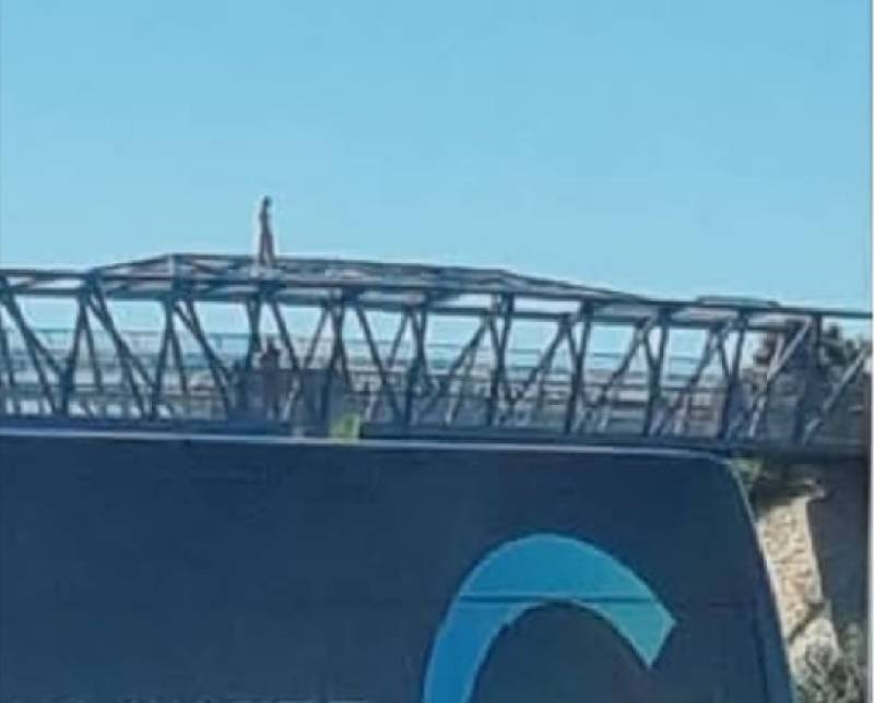 Young woman rescued from bridge near Zenia Boulevard