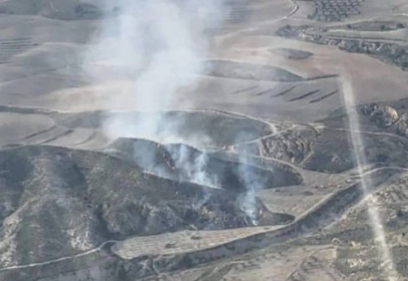 Helicopters and firefighters tackle blaze in Lorca countryside