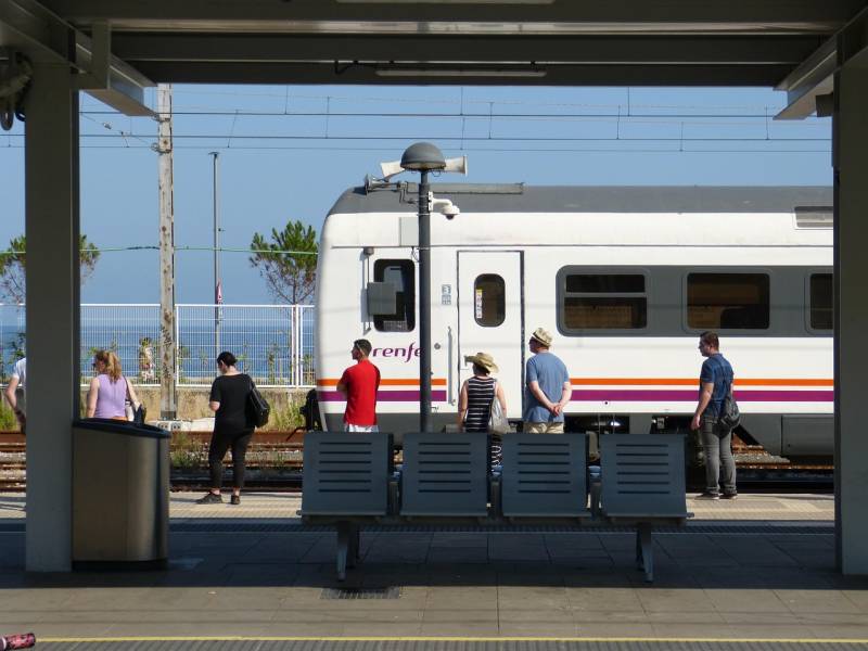 Renfe's delay compensation rollback sparks legal battle and fare concerns
