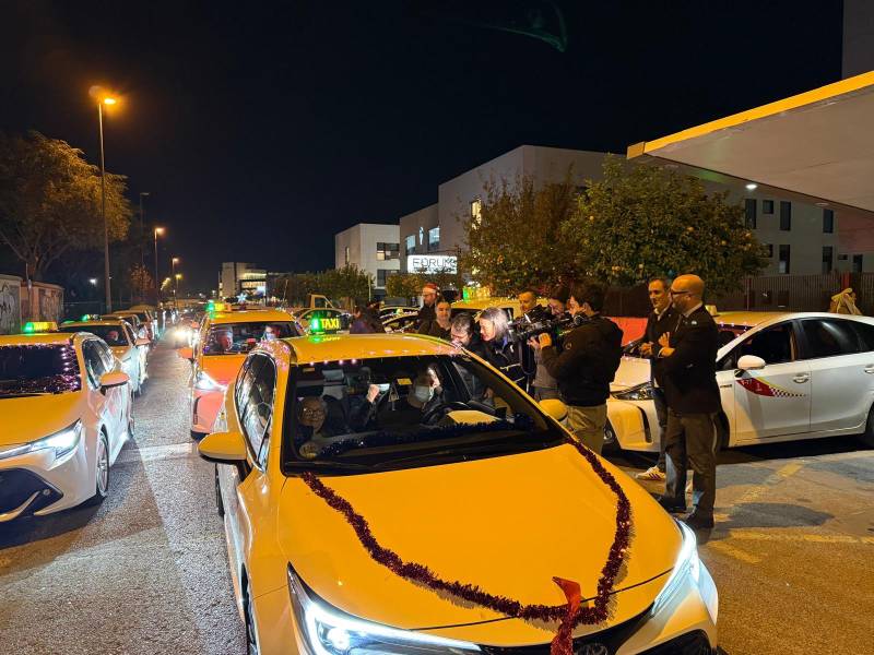 Taxis spread Christmas magic with Murcia's seniors