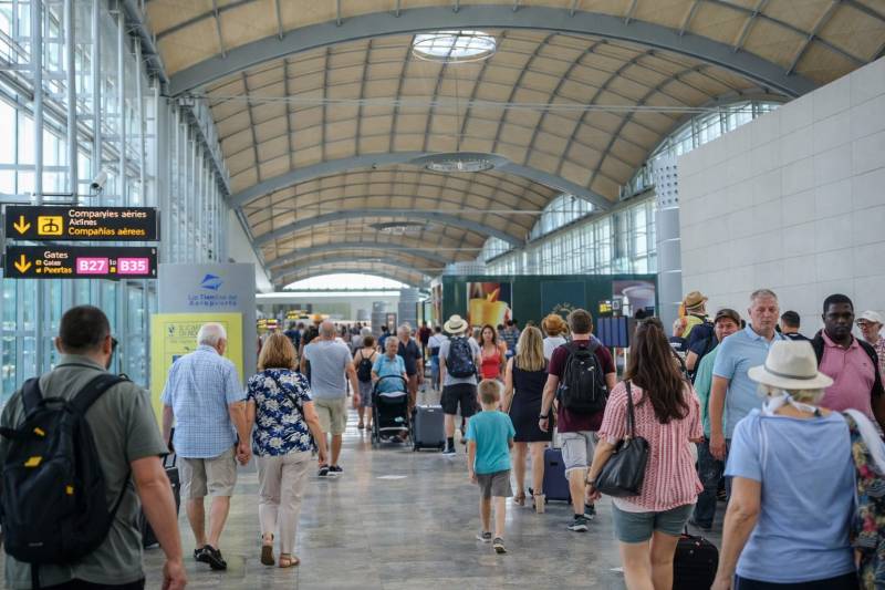 Alicante Airport braces for Easter rush with more than 4,200 flights booked