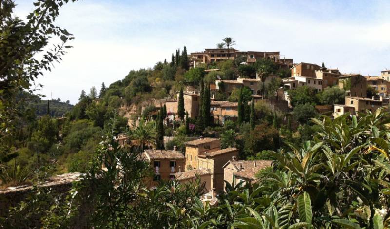 Mallorca plans major clampdown on tourist overcrowding