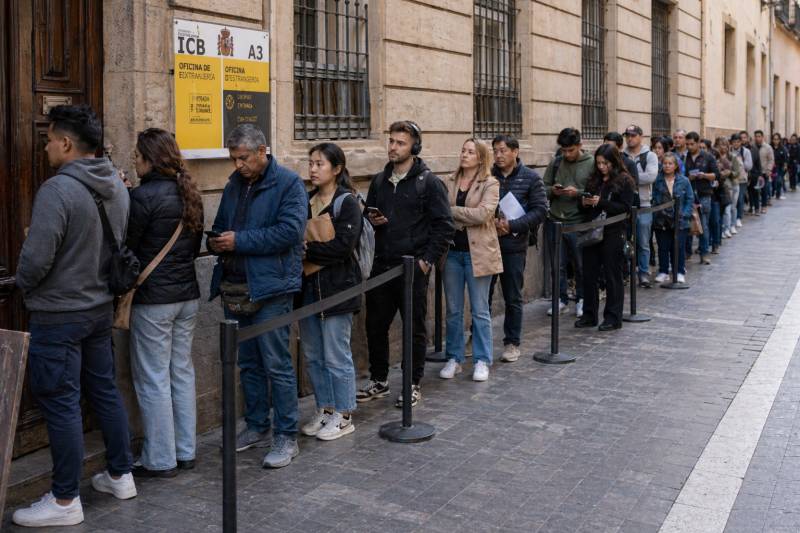 Queues, confusion and pressure as Spain's migrant regularisation opens nationwide