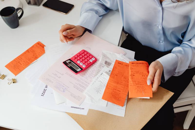 <span class="title"><a href="https://losalcazares.today/spanish-electricity-bills-could-change-again-in-november_1000275502-a.html">Spanish electricity bills could change again in November</a></span><span class="content">The changes come as tensions around the Strait of Hormuz push energy prices back into the spotlight Households..</span>