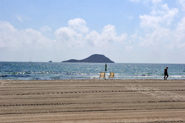 Playa Estacio, a long Mediterranean beach in the San Javier section of La Manga